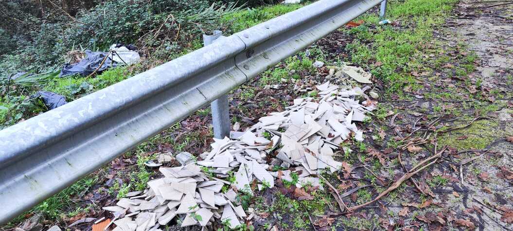 Resíduos Urbanos deixados em via pública Resíduos Urbanos deixados em via pública